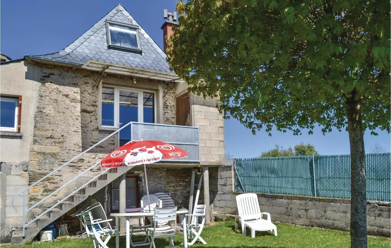 Awesome Home In Le Cayrol With Kitchenette Hébergement de vacances