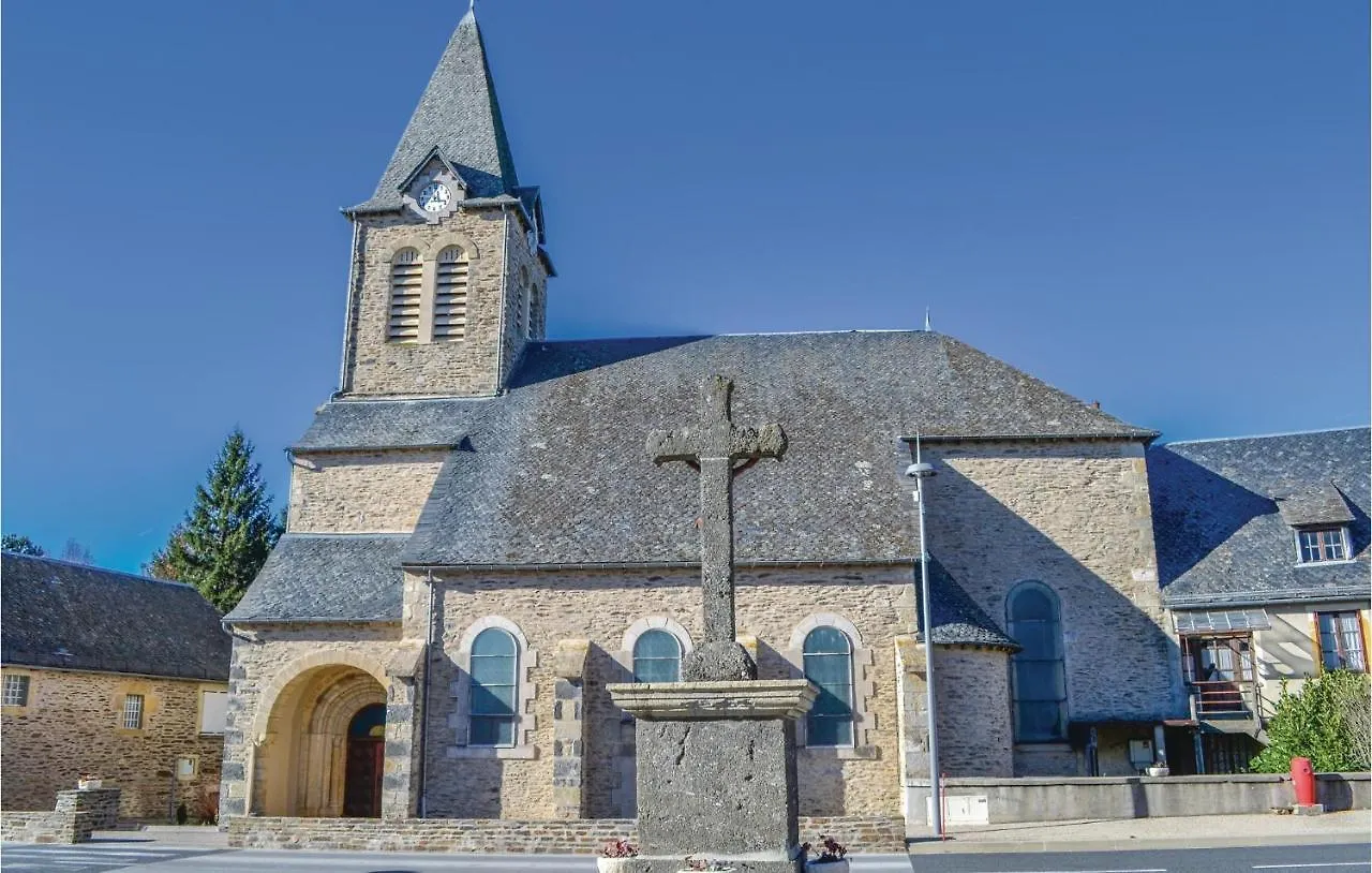 Awesome Home In Le Cayrol With Kitchenette France